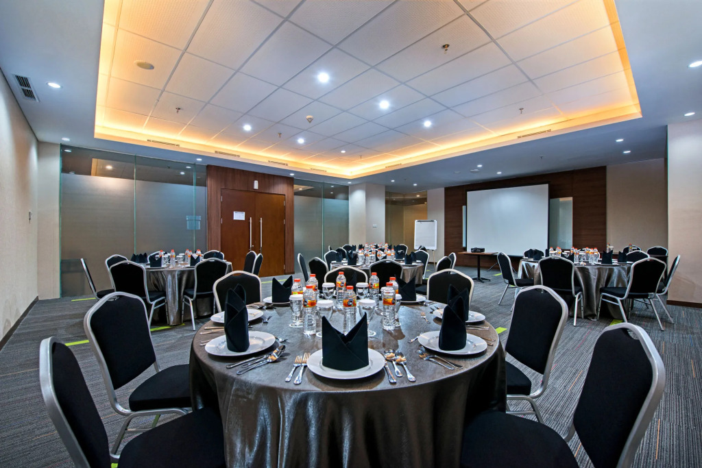 Grand Whiz Poins Simatupang Jakarta
