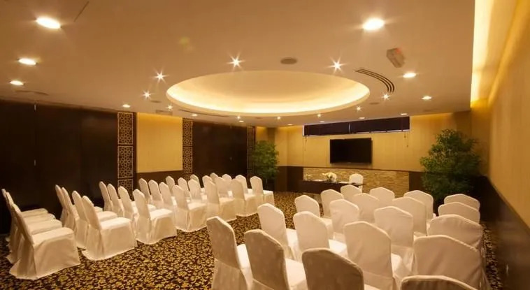 Oasis Court Hotel Apartments