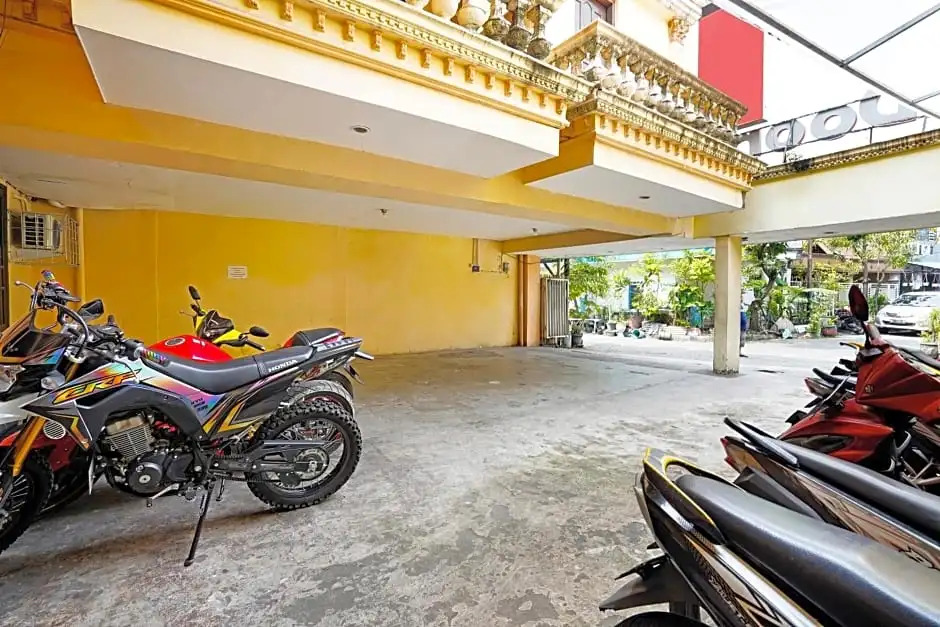 OYO 91390 Kost Grand Royal Elite
