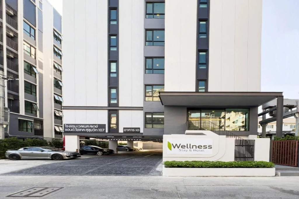 Отель Wellness Stay & Hotel Sukhumvit 107