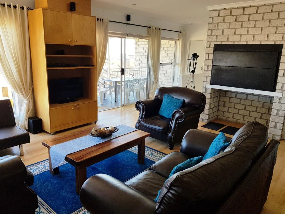 6 Pia's Place
