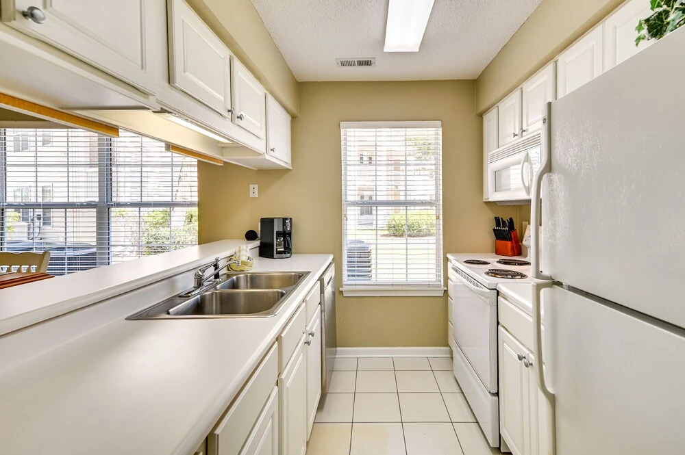 Myrtle Beach Condo w/ Pool: Near Golf & Mall!