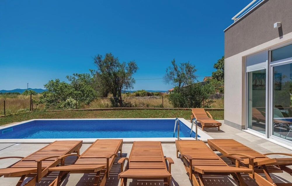 Three-Bedroom Holiday Home In Kozino