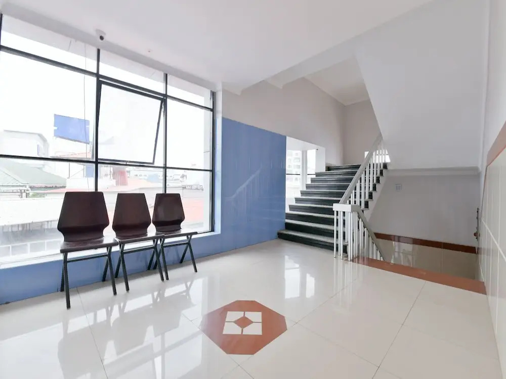 OYO 15099 New Queens Residency