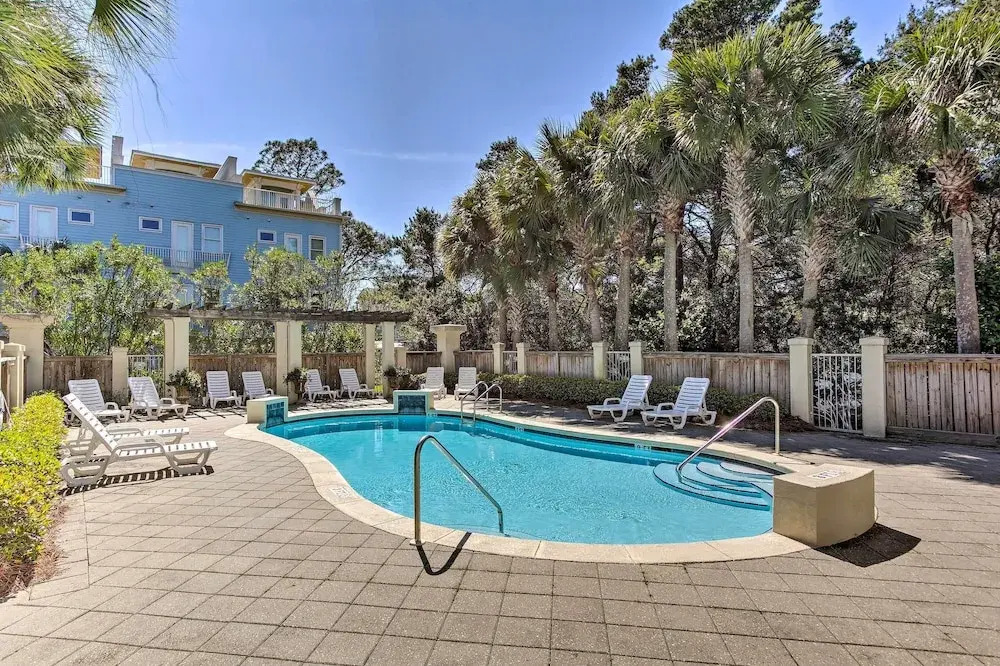 Home Near 30 A: Walk to Beach, Shops & Bicycles!