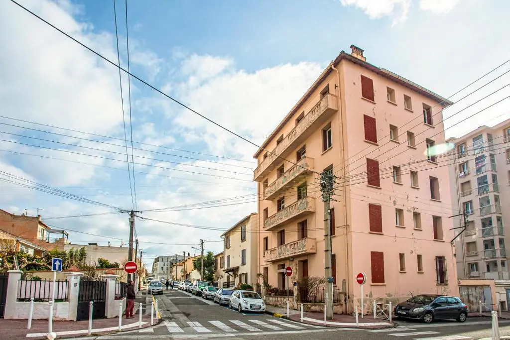 #1 Toulon CENTRE AU CALME, LUMINEUX, STATIONNEMENT FACILE