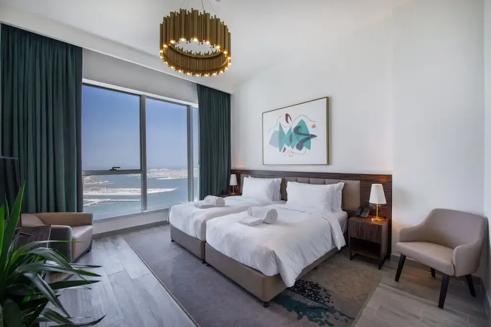 Maison Privee - Chic Coastal Escape w/ Sea Views on Palm Entry