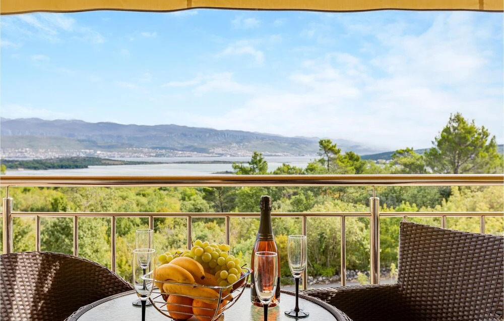 Nice Home in Cizici With Wifi and 2 Bedrooms