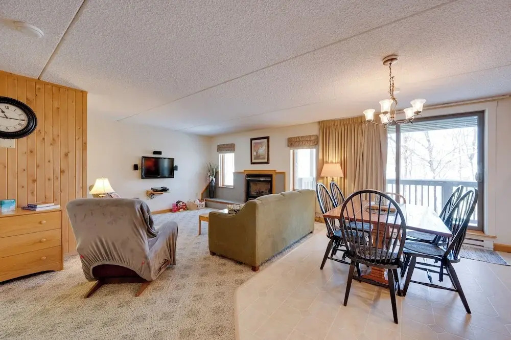 Close to Smuggs Lifts! Cozy Mountain-view Condo