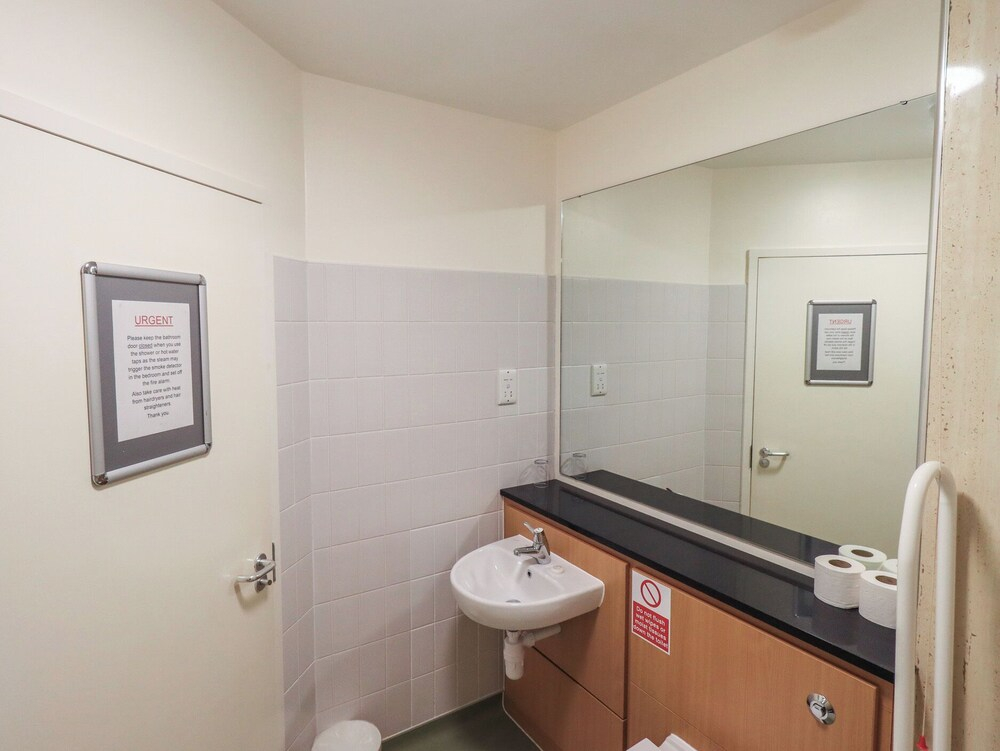 Jubilee First-floor King-size Bedroom