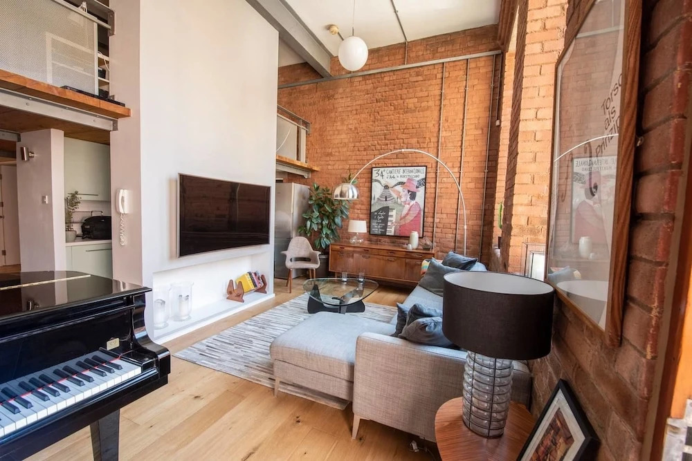 Stylish 2 Bed Duplex Flat in Castlefield