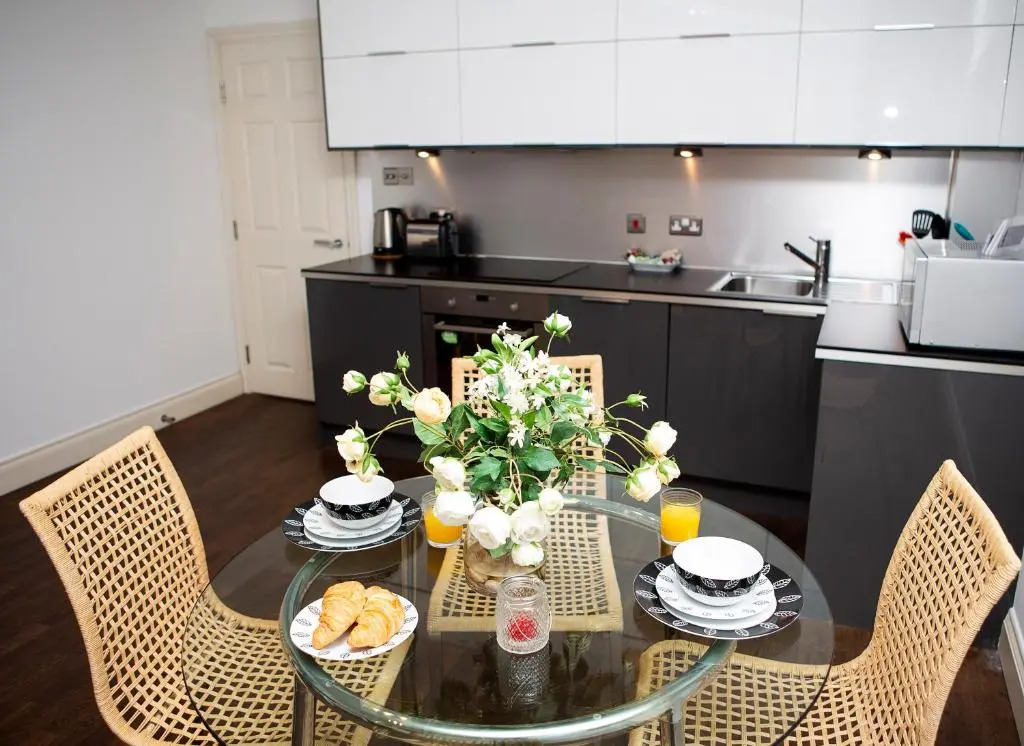 Apartment 2, Trafalgar Square (Second Floor)