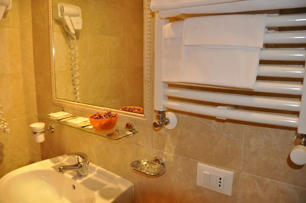 Tiffany Roma Suite