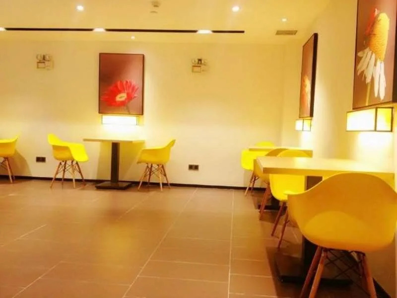 IU Hotel Zhengzhou Lvcheng Square Subway Station Branch