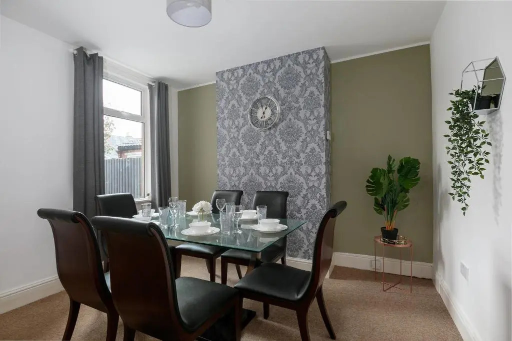 Spacious & Unique Family and Contractor House & Parking & A1 Road by ComfyWorkers