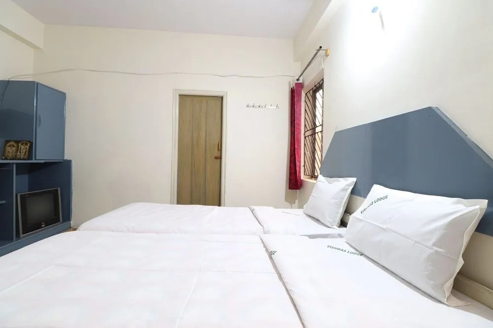 Spot On 37711 Vishwas Delux Lodge