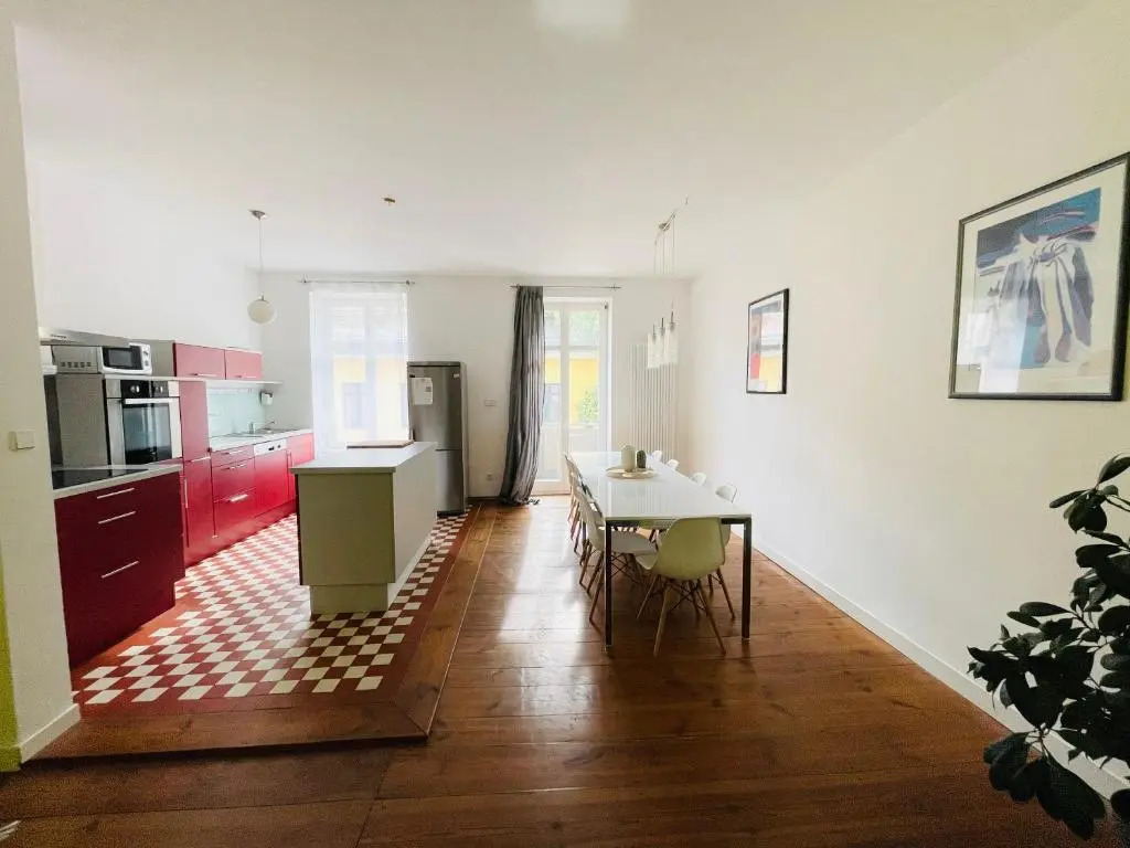 Nice City Apartment