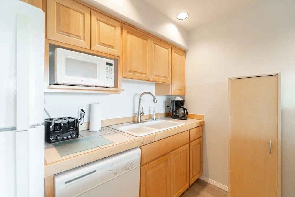 Waters Edge 208 2 Bedroom Condo