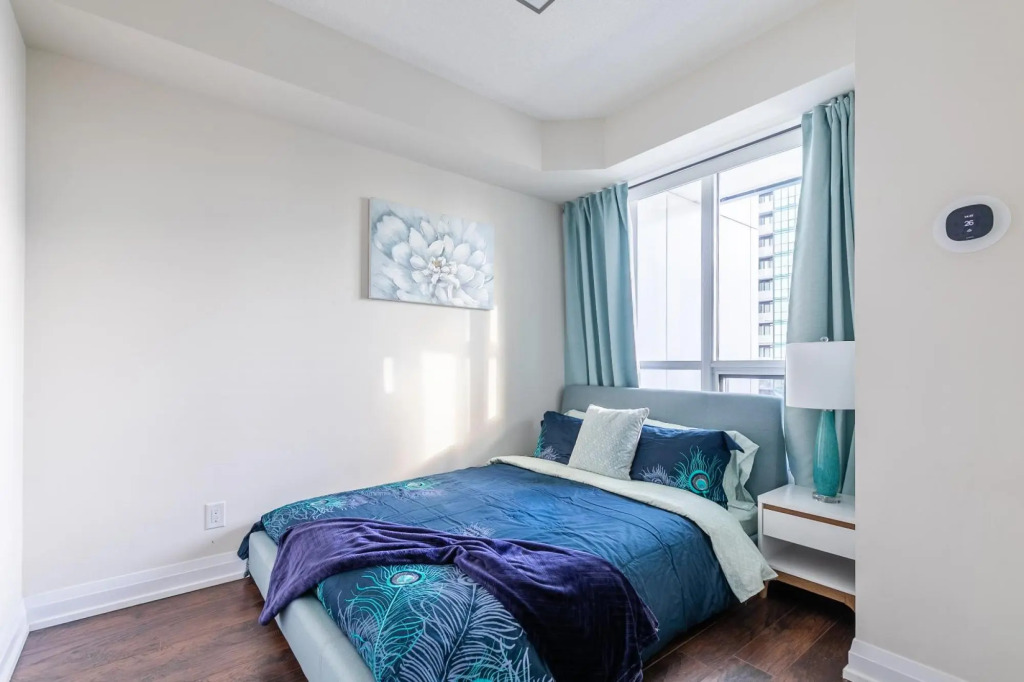 2 Bedroom  2 Bathroom Family Unit. FREE PARKING