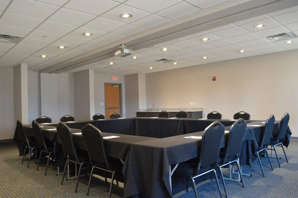 Holiday Inn Express & Suites Tulsa NE - Claremore by IHG
