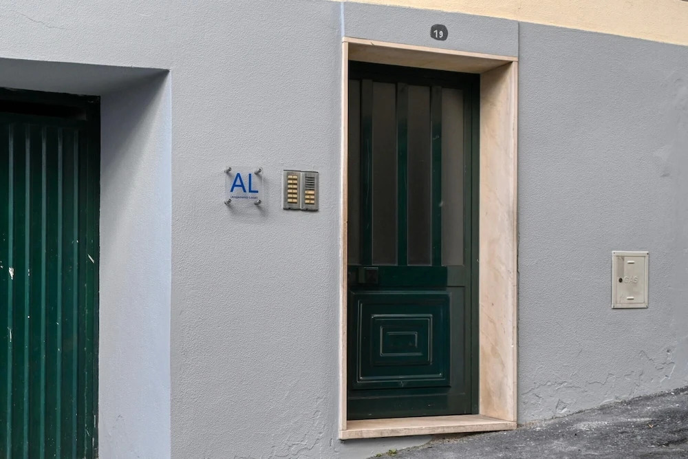 Beco Santa Emilia 2F a Home in Madeira