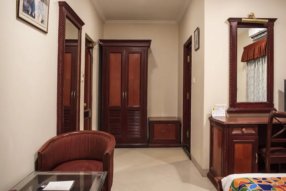 OYO 8198 Hotel Raj International