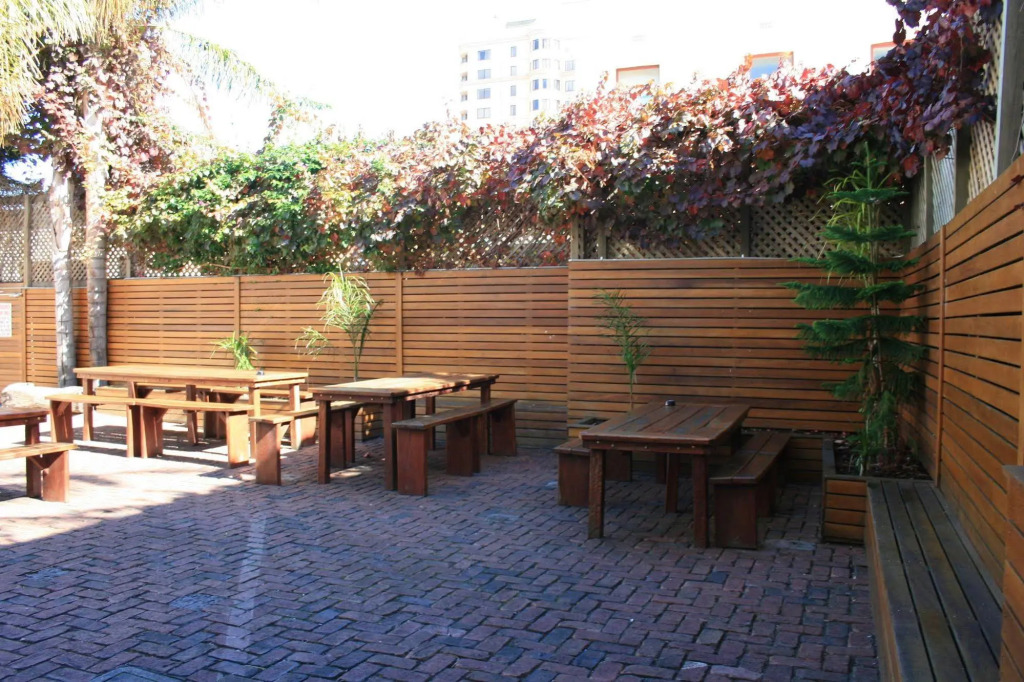 Glenelg Beach Hostel