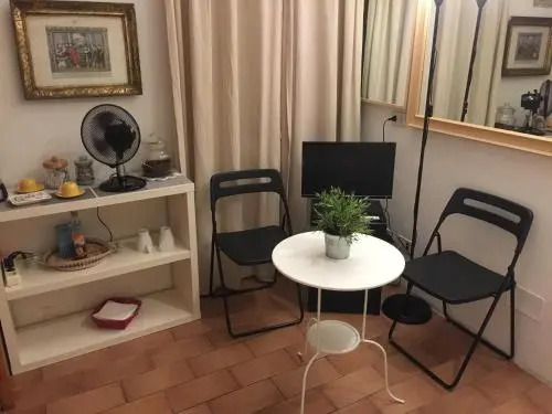 Small Navona Studio