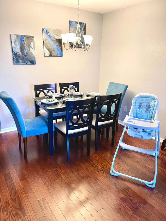 Entire Cozy 4 bed 3 bath Townhome near Disney!