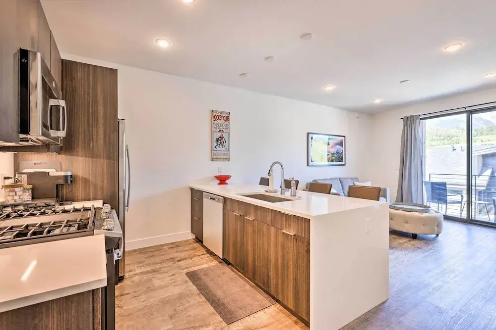 Hot Tub & Balcony: Riverfront Silverthorne Condo!