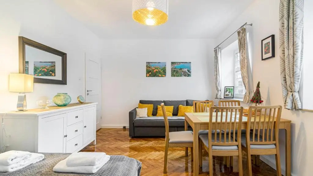 BillBerry Apartments - Four Lions