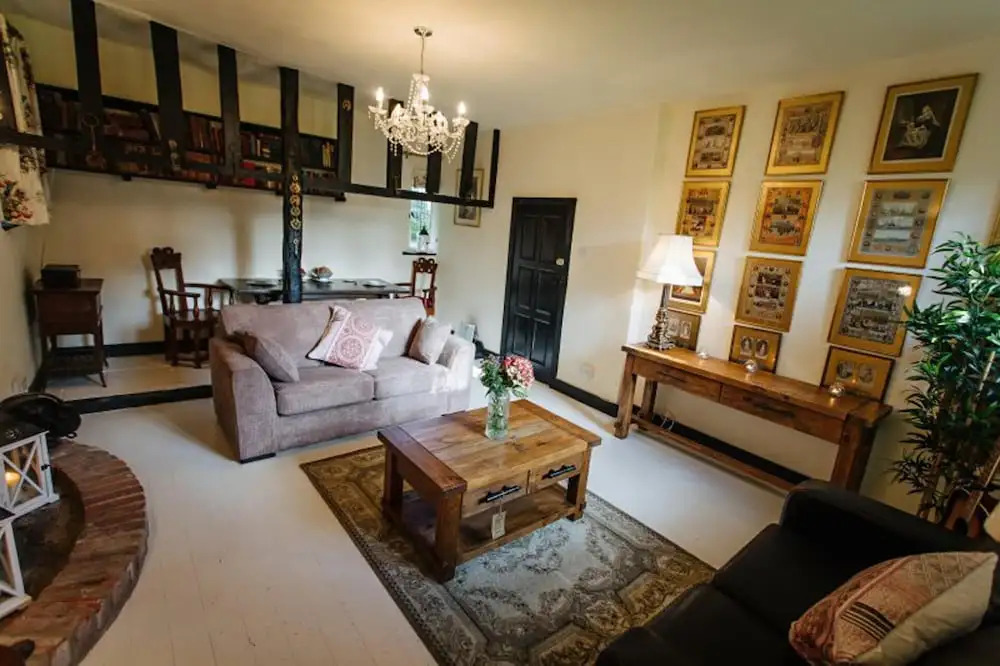 Elizabethan Manor House - Sleeps 2-4 - Parking