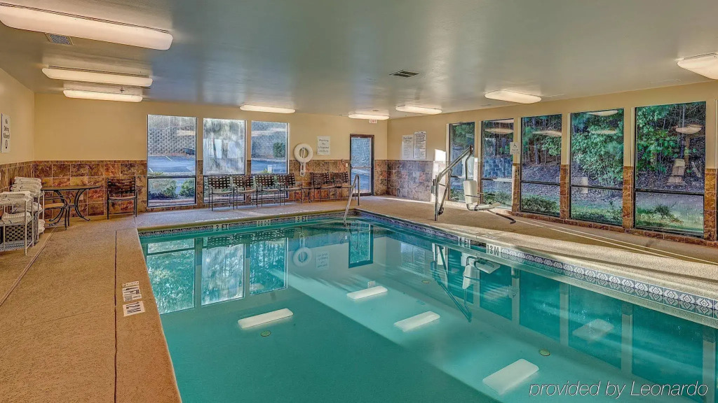 Comfort Inn & Suites Canton Riverstone Area
