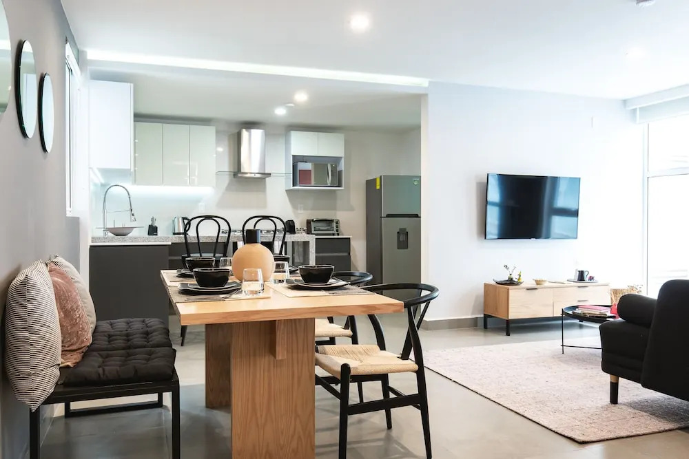 2BR Condesa Apt Just Steps From Parque Mexico