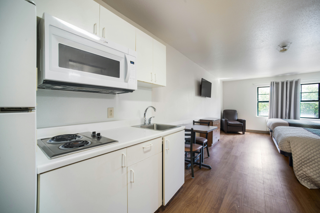 HomeTowne Studios by Red Roof St. Louis - Airport/N Lindbergh