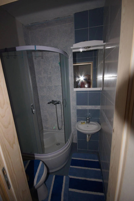 LaRos Apartments