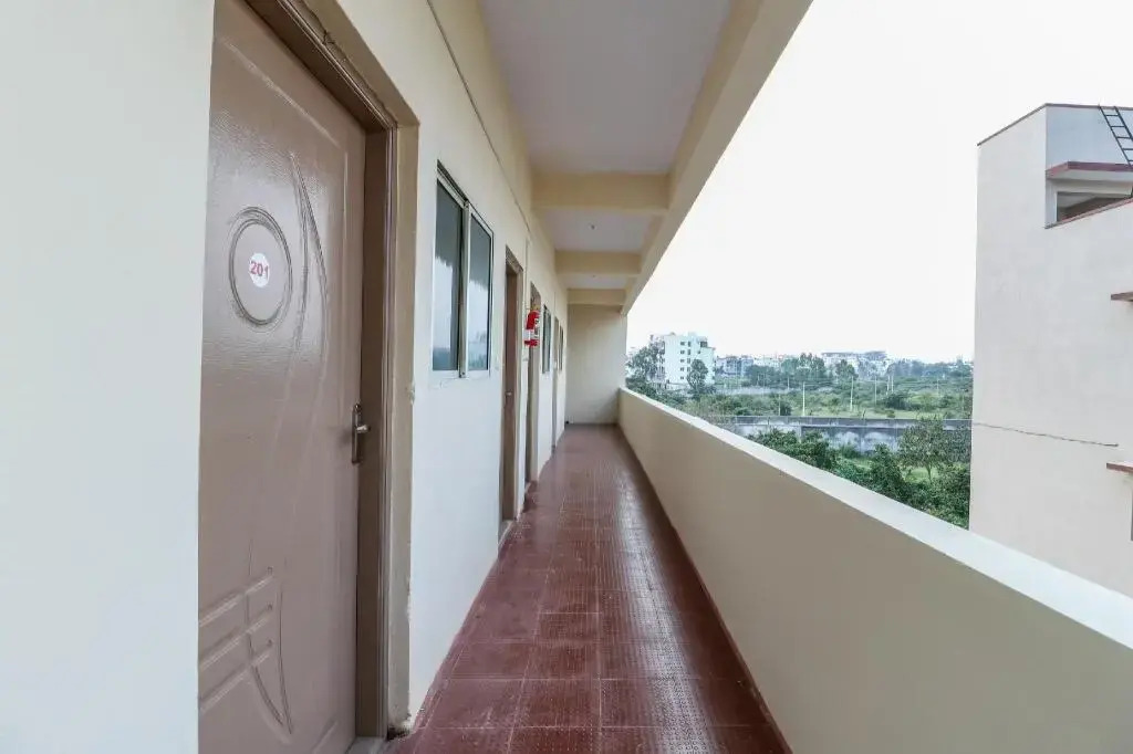 GN Comforts by OYO Rooms