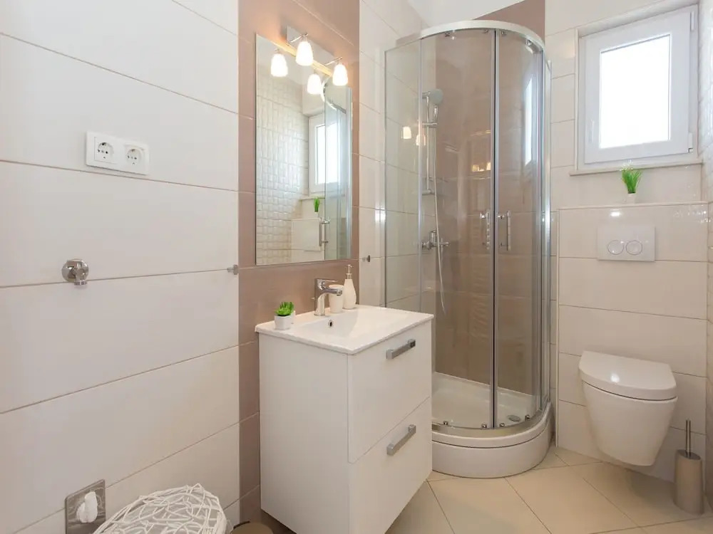 Modern villa with private swimming pool, nice garden with roofed terrace, BBQ