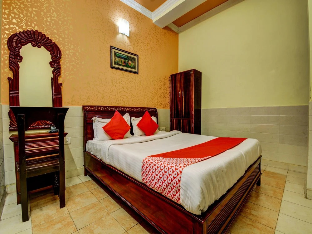 Capital O 11204 Hotel Rg Palace