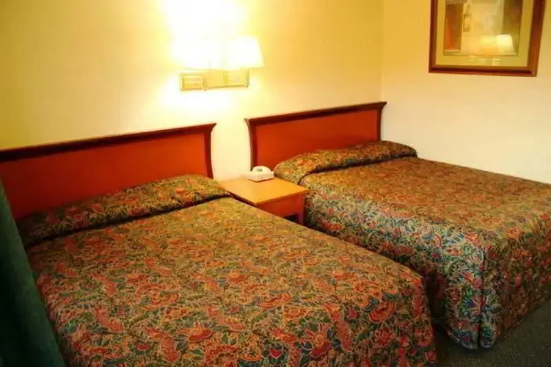 Tiffany Inn Corona