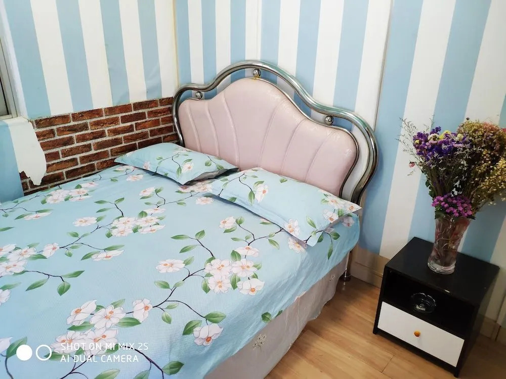 Kunming Harbor Home Hostel