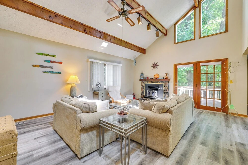Ozark Mountain View Retreat w/ Hot Tub!