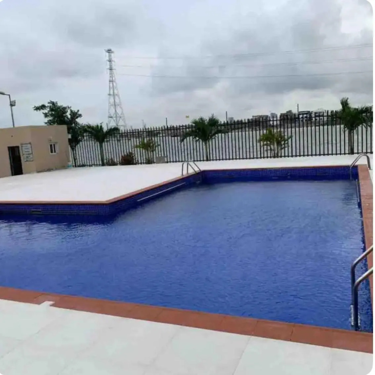 WATERFRONT 3BR APT W/FREE PARKIN WiFi NETFLIX POOL