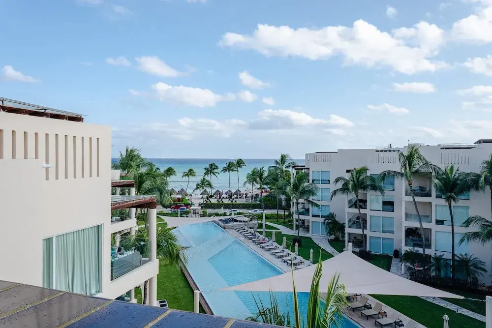 Elements Penthouse 14 3 Bedroom Condo by RedAwning