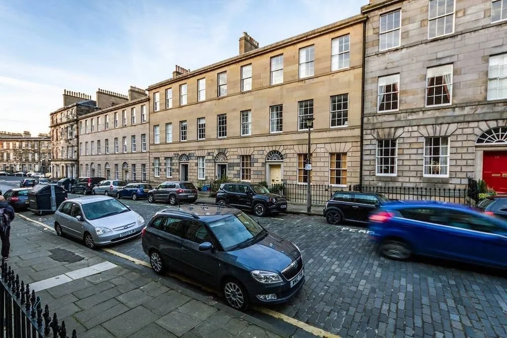 Cosy Modern Stockbridge Apartment