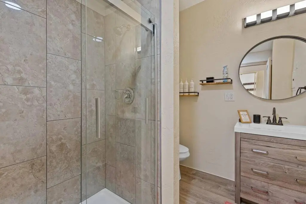 Close to Fresh Creek! Sleeps 12 ~ Amazing Views w/Serene Open Space ~ Hot Tub + Game Room ~ Trails outside