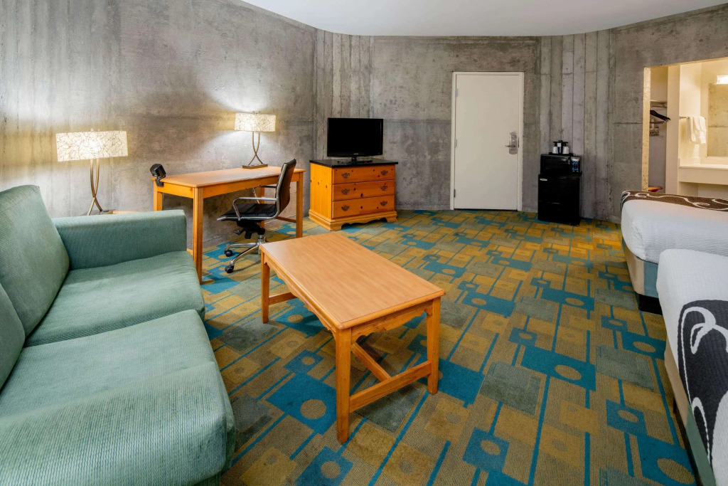 La Quinta Inn & Suites by Wyndham Irvine Spectrum