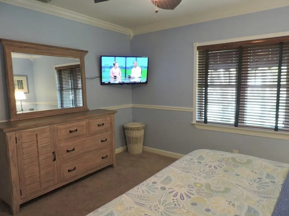 Tiki Getaway 3/2 for 8 Heated Pool, Tiki Hut, Bar
