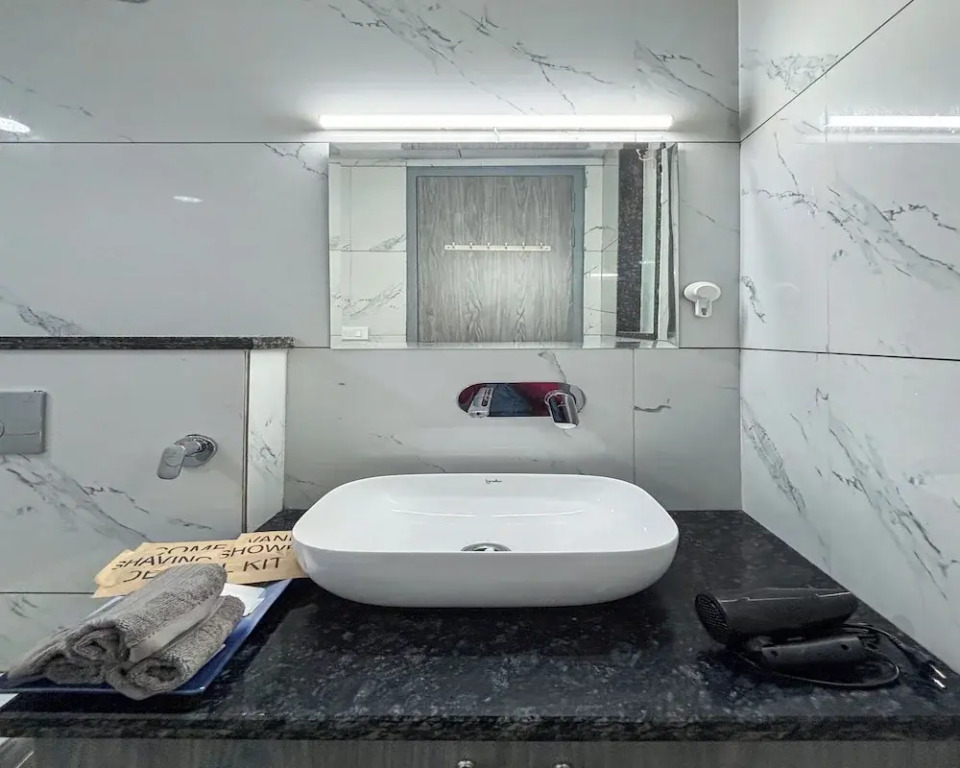 Housr Studio Rooms Sector 30 Gurgaon