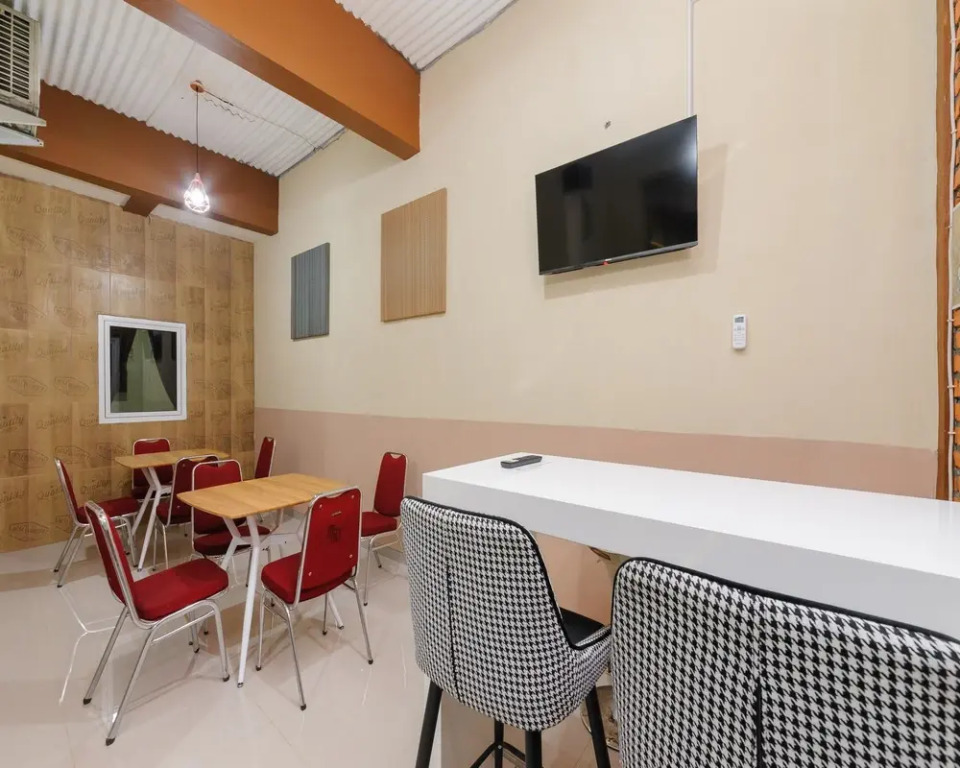RedDoorz near The Jungle Waterpark Bogor
